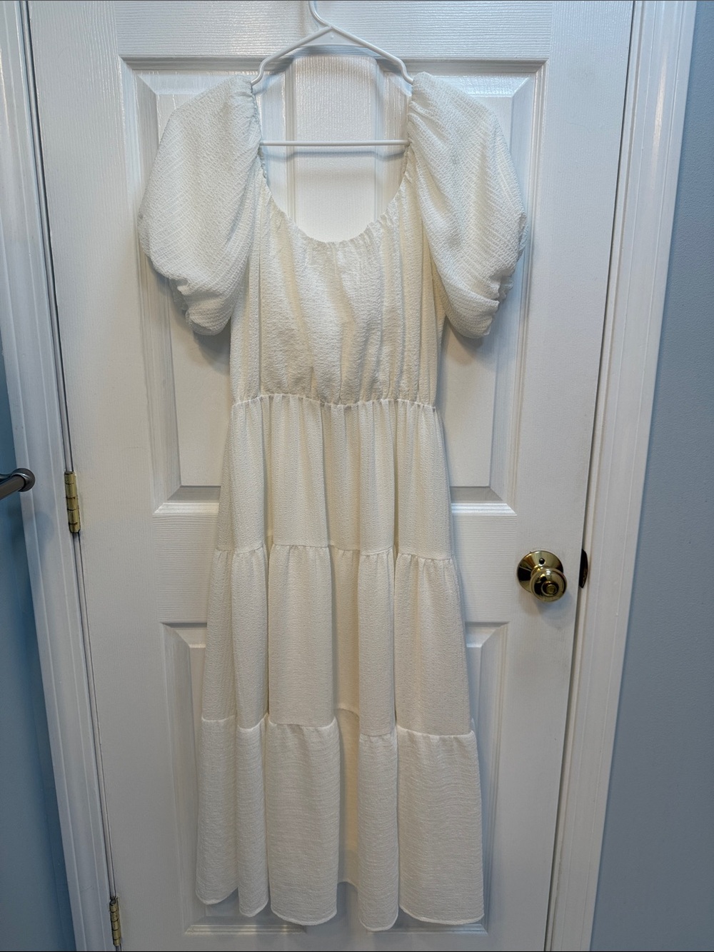 ASTR the Label White Puff-Sleeve Tiered Midi Dress